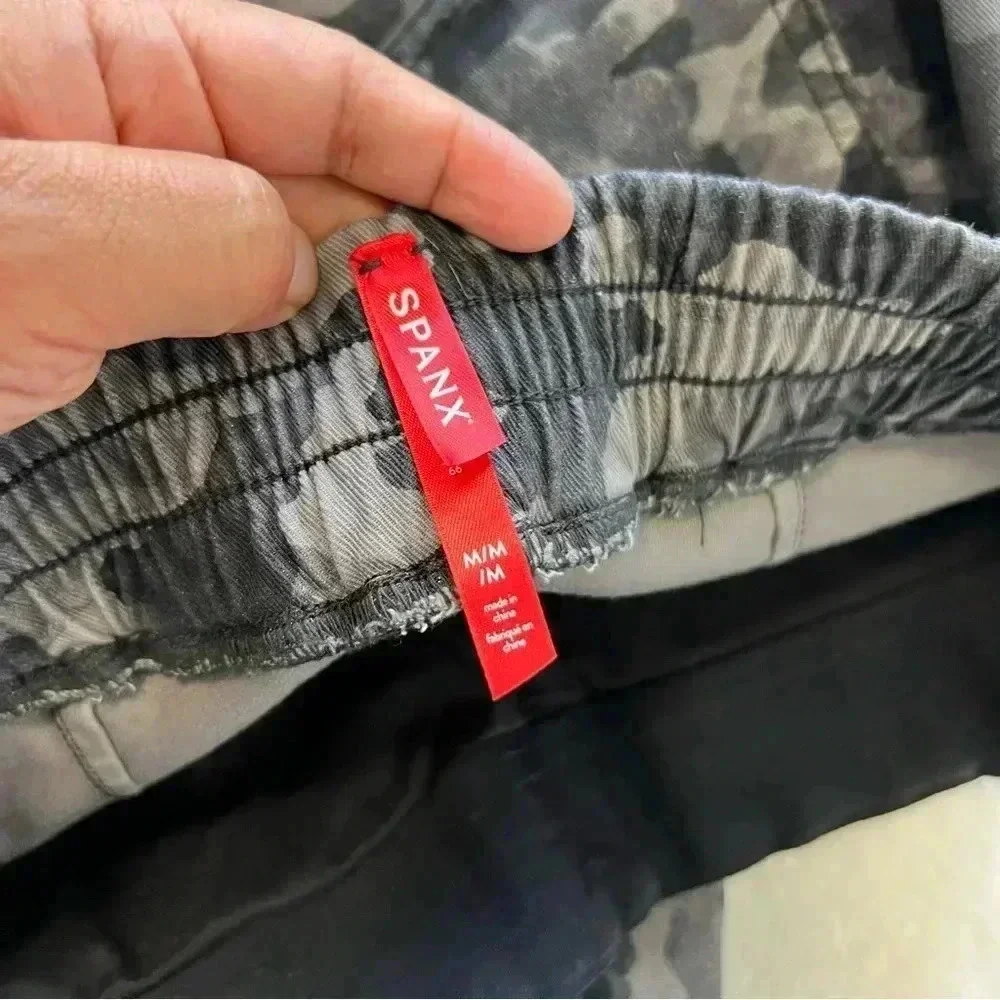 Spanx Stretch Twill Cargo Jogger Blackwash Camo Medium - Picture 6 of 12